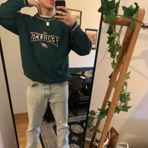 Vintage sweatshirt  - Grön vintage sweatshirt i storlek L. Kan fraktas, tveka inte att fråga något om det skulle vara så! 