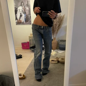 Lågmidjade jeans - Så jäkla snygga Levis jeans men som är för långa för mig! Strl 32/34. Jag är 170 ish som referens 