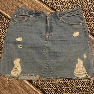 Kort kjol från H&M  - En kortare kjol från H&M i stolek 38