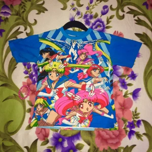Sailor moon 🌙 t-shirt storlek S - Sailor moon 🌙 t-Shirt i fink skick ✨  frakt kostnad 45kr annars kan jag mötas upp på söder.