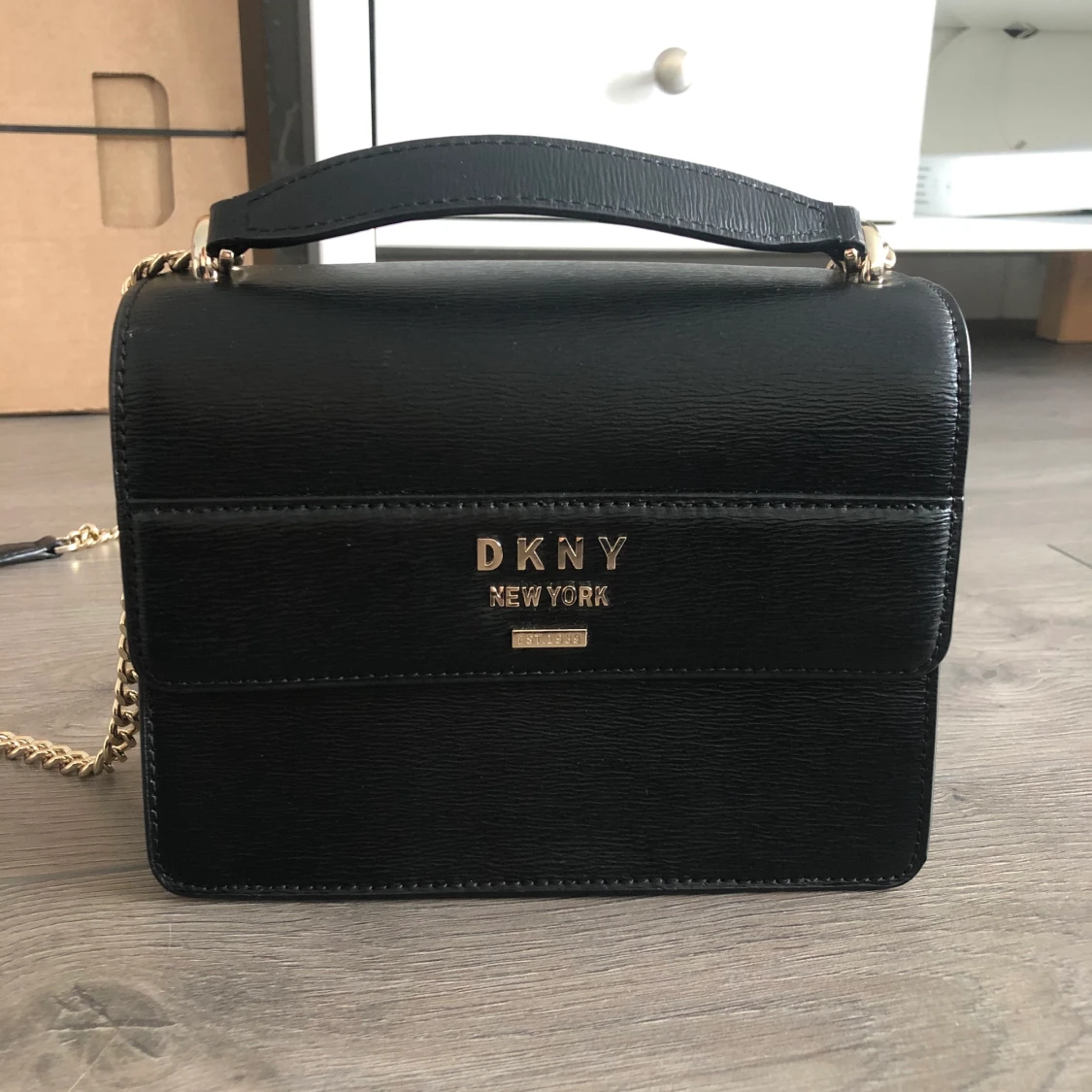 DKNY väska