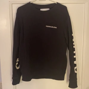 Calvin Klein sweatshirt  - Calvin Klein sweatshirt i storlek S. Passar inte längre på mig. Inte överdrivet använd