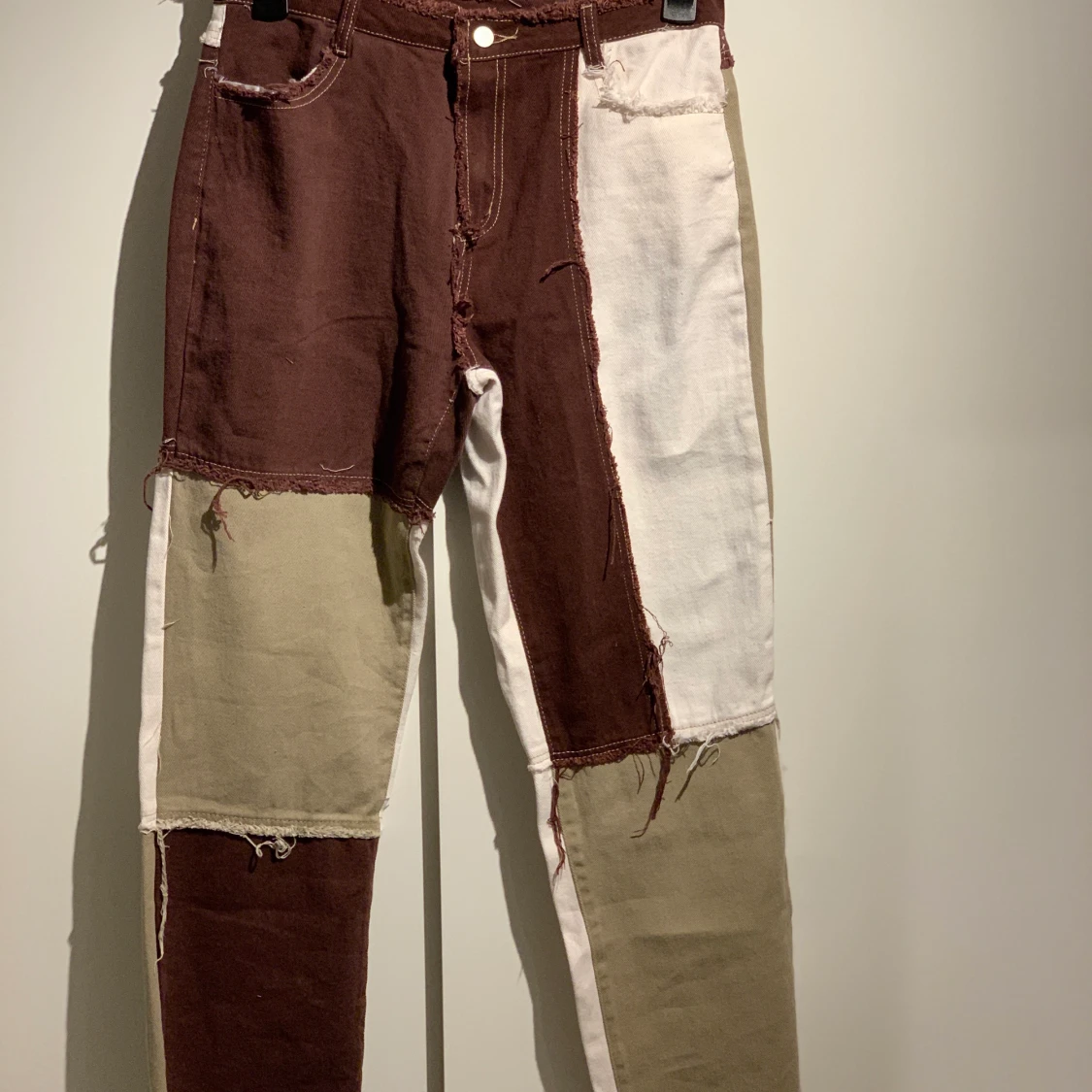 High Waisted slant pocket spliced jeans storlek L, passar bäst för M. - 90