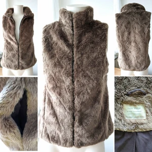 Zara faux fur väst - Zara kids vest i päls storlek XL/16, som passar som en XS/S. Fickor på sidorna. 