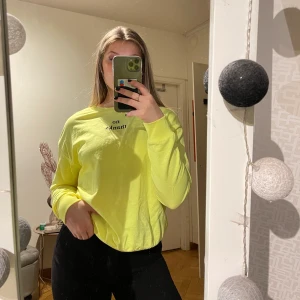 Neon gul tröja  - ”No thanks” snygg och stilren. Bra skick men använder knappt