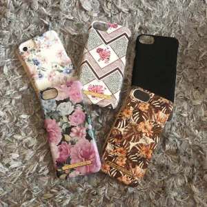 Ideal of sweden skal (6,7,8) - Jag säljer dessa 5 näst intill oanvända ideal of sweden skal då jag fick en ny mobil nästan precis efter jag köpte dessa. Säljer alla för 200kr, och 75kr/styck. Pris kan diskuteras vid snabb affär:)!