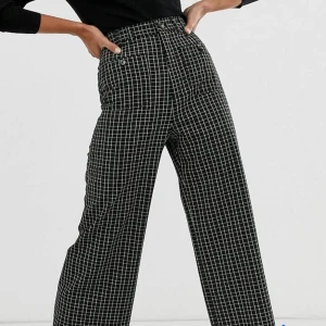 SÖKES - SÖKER dessa byxor från other stories (denna eller annan färg) i storleken 38 eller 40!!!!! 