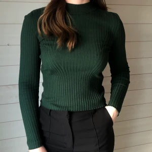 Polotröja - Polotröja Färg: mörkgrön Fler bilder? Kontakta oss!