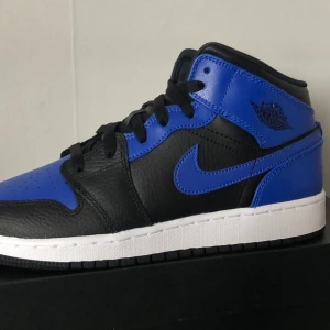 Jordan 1 mid Royal/Hyper - Jag har ett par o använda jorden 1