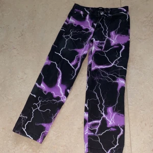 Jaded london jeans  - Ye, byxorna är då till salu, ville ha stort men dessa va lite för stora xd. Frakt inkluderat i priset. 