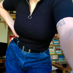 Skitsnygg ribbad tröja - Så skön och snygg ribbad tröja med dragkedja!