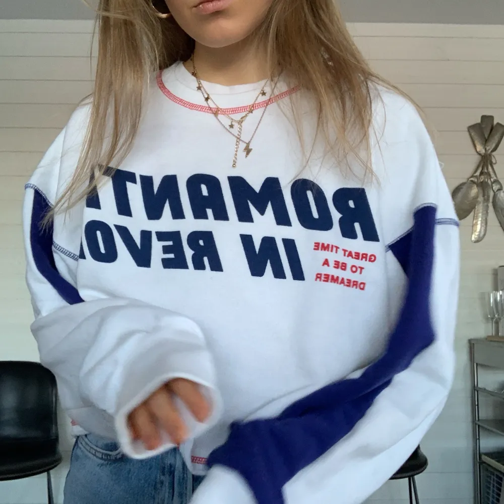 SJUKT cool sweatshirt från zara💜💙❤️. Tröjor & Koftor.