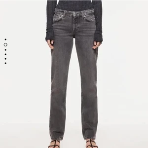 Zara jeans  - INTRESSEKOLL på dessa supernice zara jeans (lånade bilder) i storlek 38. Som sagt inte bestämt mig om jag vill sälja men tänkte kolla om de finns intresse för budgivning? Hör av er om det är några frågor!😋