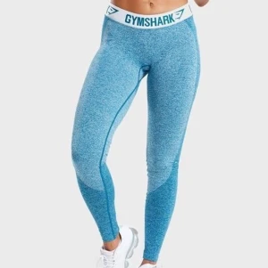 Gymshark träningstights - Säljer ett par blåa gymchark leggings i storlek xs, i väldigt bra skick och som är använda fåtal gånger.
