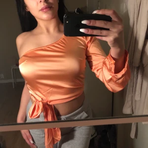 Orange fin blus - Storlek xs, stretchigt material