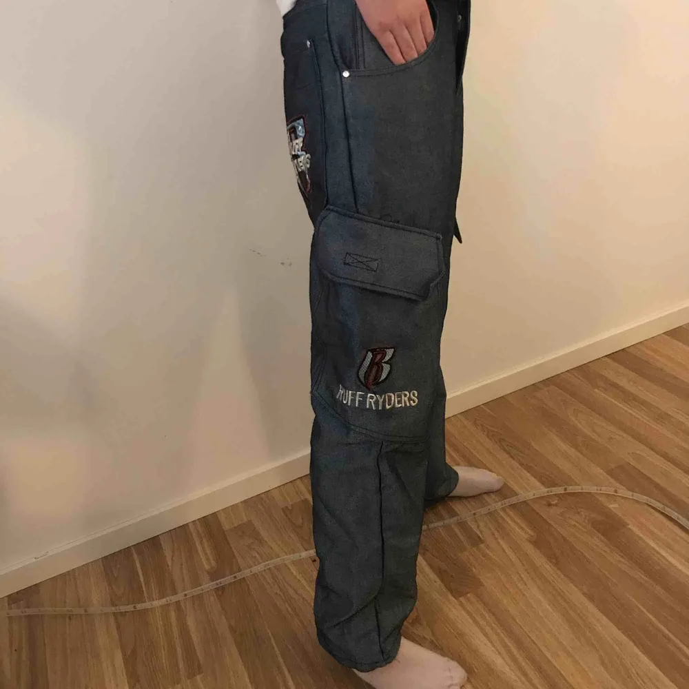 Riktigt snygga oversized jeans från ruff ryders. priset kan diskuteras. Hör av er om mer Info eller fler bilder:). Jeans & Byxor.