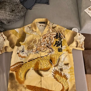 Galen skjorta  - As fet skjorta. Storlek L ,pris 250 kr. Skjortan är vintage men är i väldigt bra skick. Lägg till 66 kr för frakt alternativt mötas upp i Stockholm 