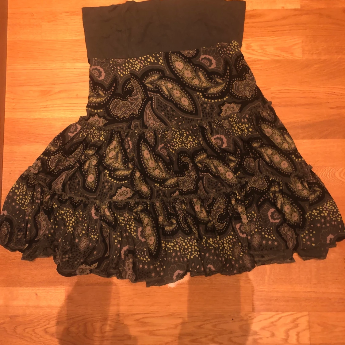 fin kjol med volanger