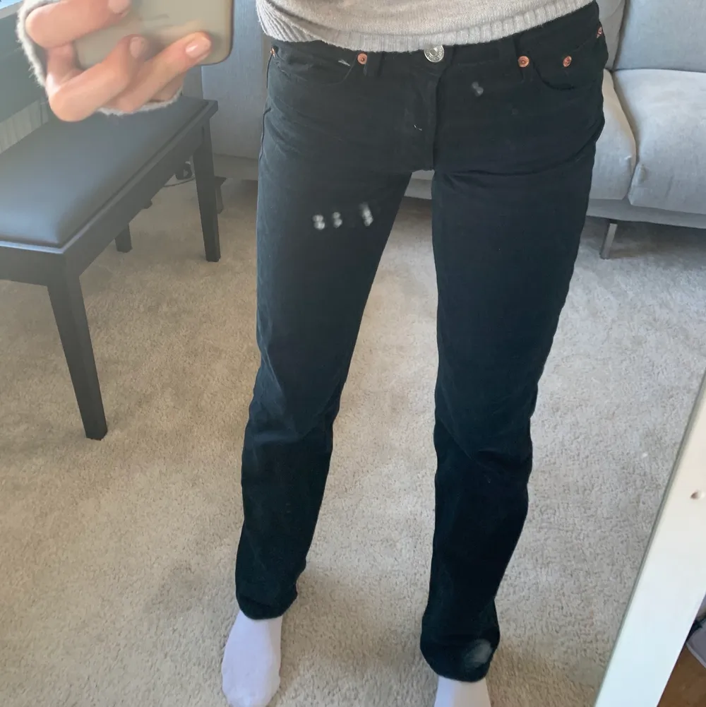 Säljer mina superfina Straight leg jeans från zara😍😍. Jeans & Byxor.