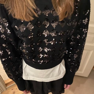 & Other Stories stickad tröja - Så sjukt cool tröja från & Other stories ! Sparsamt använd !💓💓