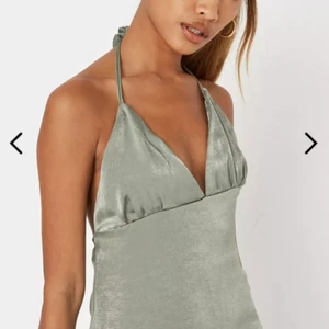 Klänning - Säljer denna så fina klänning från missguided då den är för liten för mig🥺 Så fin i materialet och så skön! Hör av dig om du är intresserad💕