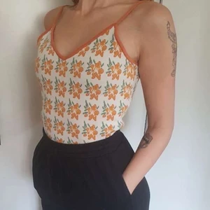 Matchande linne + varm kofta  - Aldrig använt! set från Zara med matchande linne & stickad kofta. Så himla fin kombo till vintern o sååå varm. Kan sälja delarna för sig vid intresse, skriv PM. Jag tvättar innan leverans om så önskas ✨ 