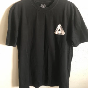 Palace 3M Reflective Logo Tee - Palace 3M Reflective Tri-Ferg T-Shirt  Size medium, regular men’s small / medium fit. Great condition, no flaws or damage.  DM if you need exact size measurements.    Buyer pays for all shipping costs. All items sent with tracking number.   No swaps, no trades, no offers.  