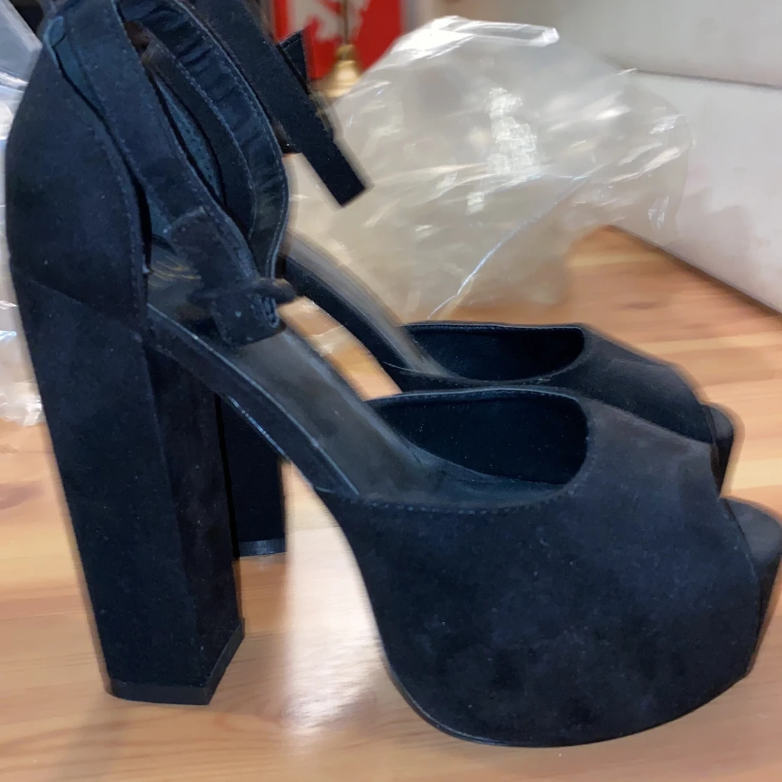 Svarta platå klackskor