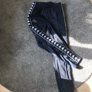 Kappa byxor - (Lånad bild) strl xs knappar på sidorna 150kr
