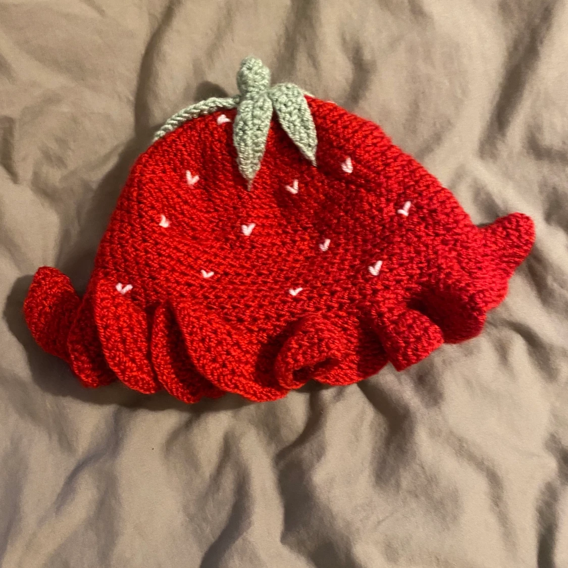 Strawberry bucket hat  - 90