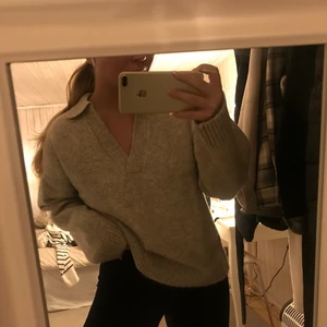 Stickad tröja från hm! - Säljer denna snygga stickade tröja från hm! Helt oanvänd med lappen kvar!  Frakt tillkommer!