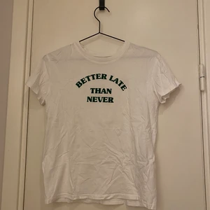 Tshirt - Better late than never. Tshir från Bershka