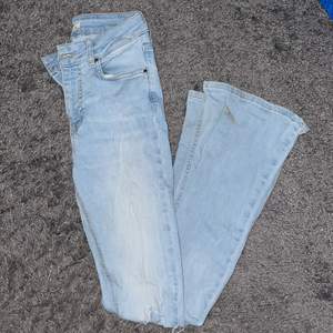 Säljer dessa fina jeans från Gina-tricot. Fint skick💕💕