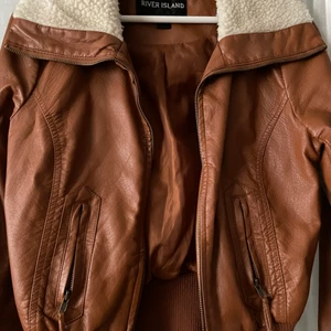 River island skinn  jacka st M - Super fin skinn jacka använd endast två ggr. 