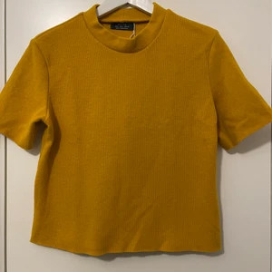 Polotröja  - Helt ny polotröja 70kr