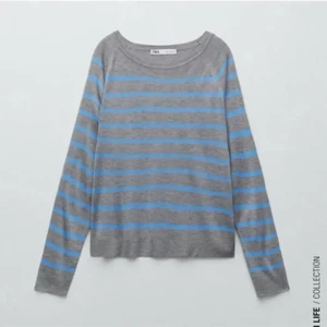 Randig zara tröja💙💙 - Populär randig zara tröja, helt oanvänd säljer pga:den kom bara inte till använding. Hör av er vid frågor🥰🥰