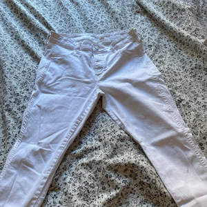 Vita jeans  - Aldrig använda, legat i min garderob i typ 2 år. 