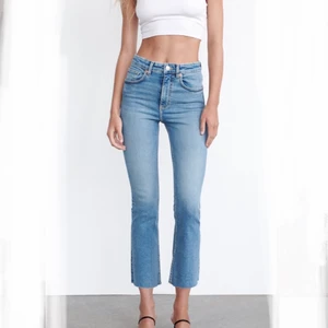 JEANS - Säljer dessa jeans ifrån ZARA Dam! Köpte dem för ca 1 år sedan. Nypris 259kr säljer för 110kr och frakt ingår! 