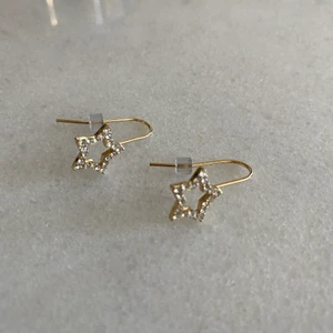 stjärn örhängen  - sterling silver, från åhléns oanvända <3
