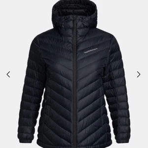 Peak performance jacka - Jag säljer min underbara peak performance jacka pga. Att den är för liten för mig  :( är i superbra skick, använt under ett halvår/år. Ordinarie pris 2800kr