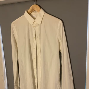 Vit Filippa K skjorta - Knappt använd, bra skick 