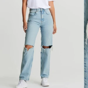 Blåa jeans - Säljer mina blåa gina jeans då jag inte använder🌻Är i nyskick🌼