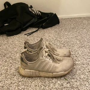 Adidas nmd  - Säljer nu mina sköna adidas nmd som jag köpt förra året. Säljer dom för 500 inklusive frakt.