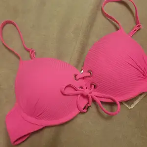 Korall rosa bikini, helt oandvänd, säljs pågrund av köpt i fel storlek, frakt tillkommer