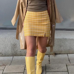 Kjol - jättefin rutig kjol!! Strl 34/36 💕 passar båda! Frakt på 66kr!