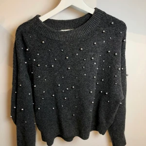 Stickad tröja  - Stickad tröja från hm, endast använd ett fåtal gånger 