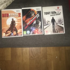 Wii spel  - Red Steel 2 need for speed hot pursuit Tony Hawks alla spel är i väldigt bra skick alla köpta för ungefär 2 månader sen, 180kr för allt, vid frakt skickas spelen spårbart via postnord appen 