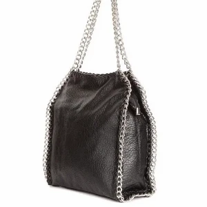 Väska  - Stor o rymliga väska från scorett, slut på deras hemsida vad jag såg. Inga defekter utan säljer då jag inte använder den längre , mer info o bilder privat😁💓💓