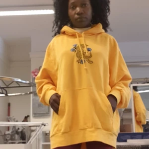 Super gulliing tröja  - Unisex och passar till båda kön. Finns fler bilder 