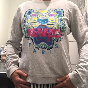Kenzo - Fin Kenzo tröja strl S (står L i, men mer som en 34/36)